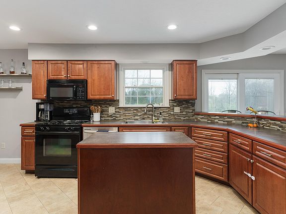 5th image of 6837 Fallen Timbers Dr