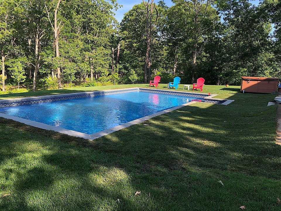 2nd image of 14 Bay Woods Dr
