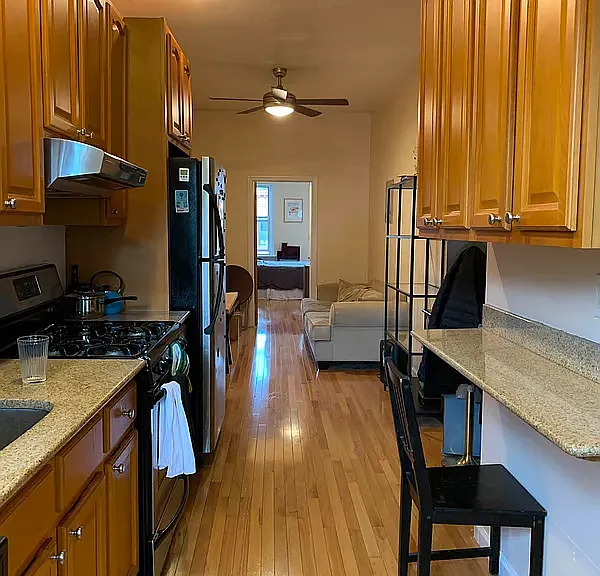 392 12th St #3R — Photo 1