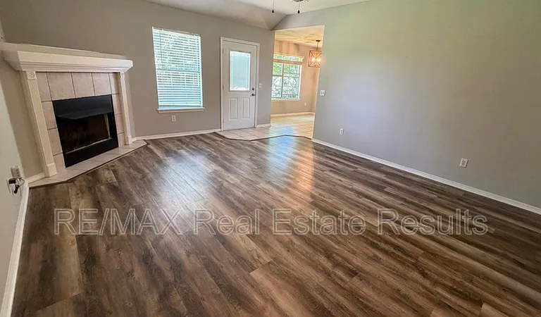 2400 SW 15th St — Photo 5
