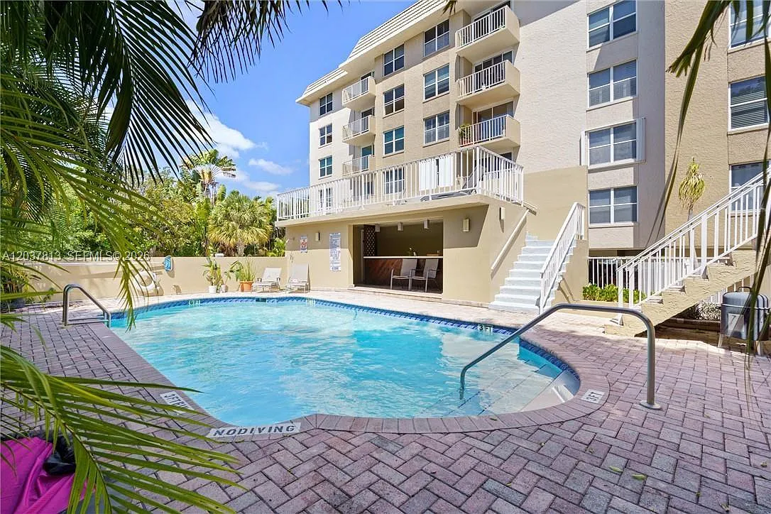 Mark I Condo — Photo 1