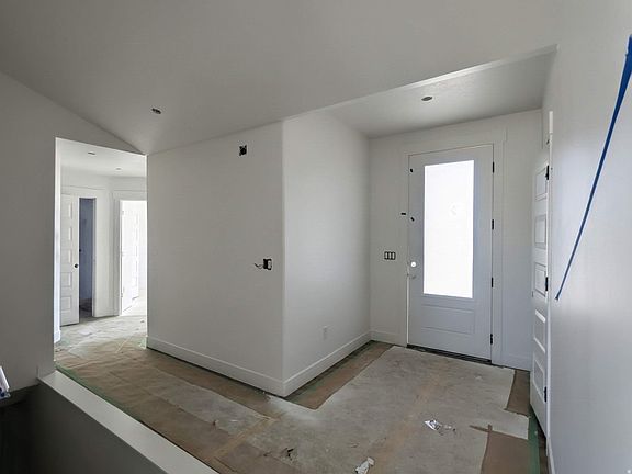 4th image of 405 E Stafford St #132