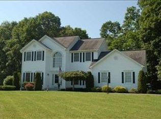 30 Thrush Ter, East Greenbush, NY 12061