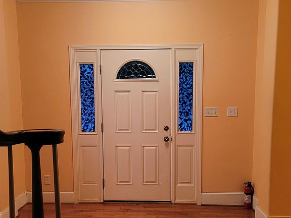 5th image of 818 Moore Rd