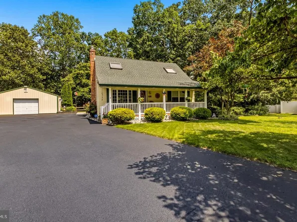 15 Eagle Ct, Sicklerville, NJ 08081