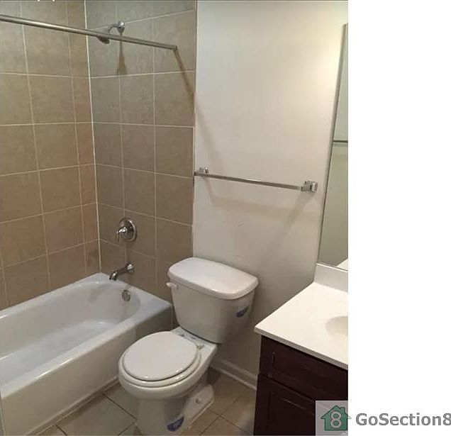 2nd image of 5701 S Calumet Ave #2W