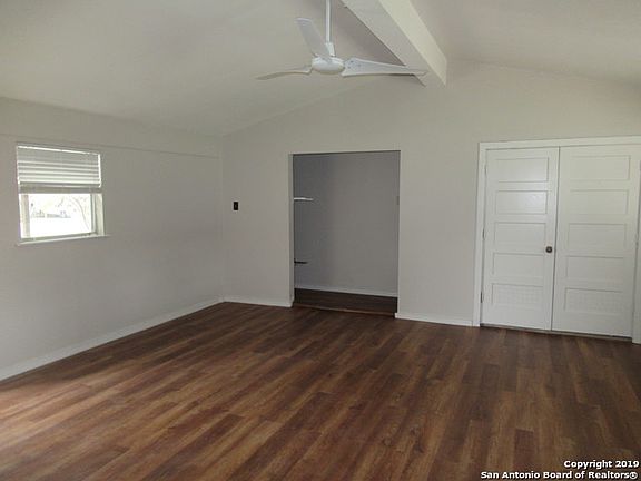 5th image of 219 Pinewood Ln