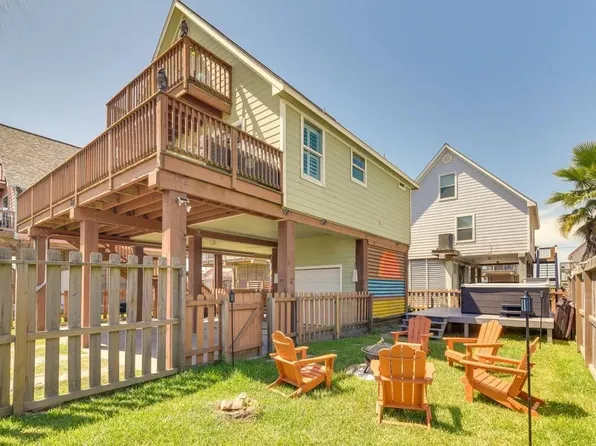 207 Sandpebble Pl, Surfside Beach, TX 77541