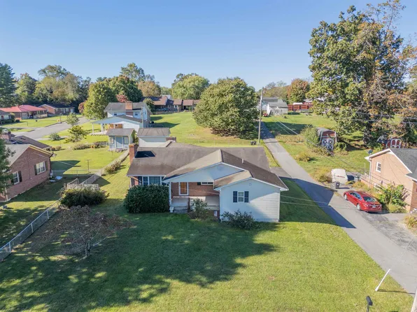 904 Robertson St, Radford, VA 24141