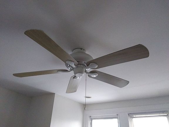Ceiling fan in master bedrm