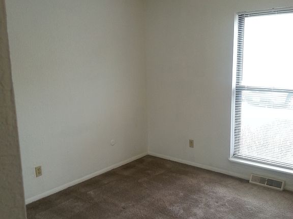 3rd image of 4001 S Redwood Dr APT B