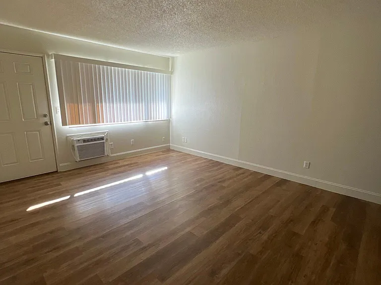 504 N Pine St #G — Photo 4