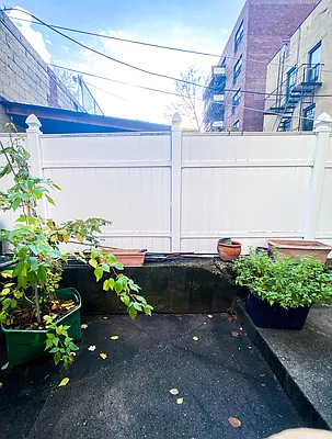 Rented by Voro New York | media 76