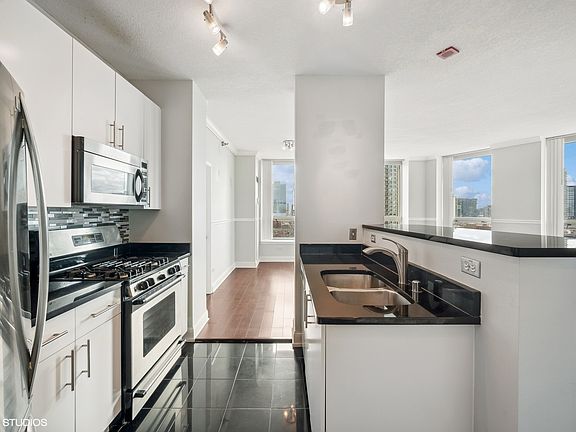 5th image of 600 N Kingsbury St APT 1202