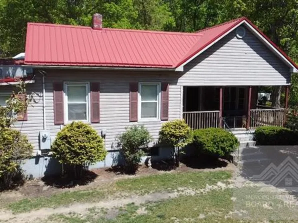 1521 Green Valley Rd, Pearisburg, VA 24086