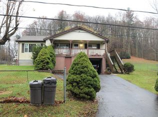 127 5th St, Mount Hope, WV 25880