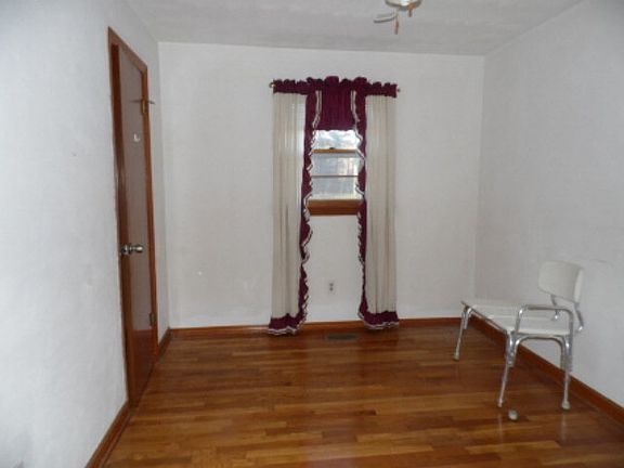 5th image of 683 Murray Hill Ln