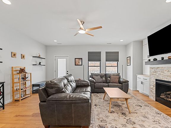 4th image of 2409 Old Firetrail Rd