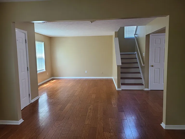 6814 Flick Dr — Photo 10