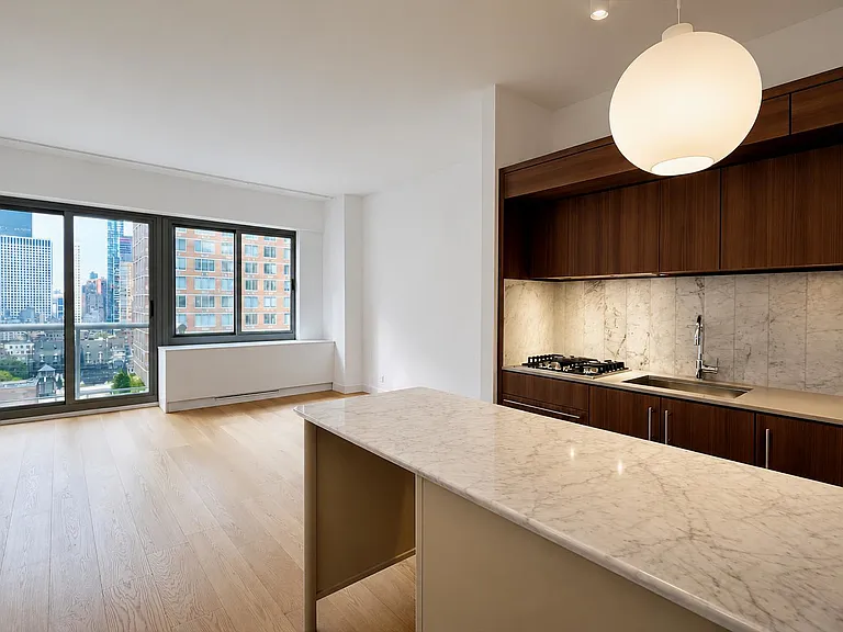 234 E 46th St #Penthouse 2103 — Photo 4