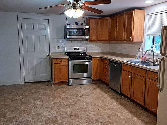 3rd image of 31 Sanford St