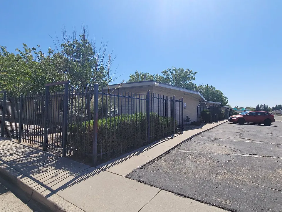 1100-1108 Arizona St SE