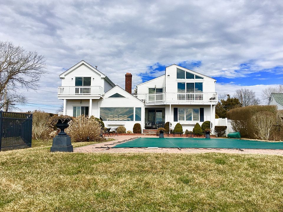 1st image of 32 Landing Ln