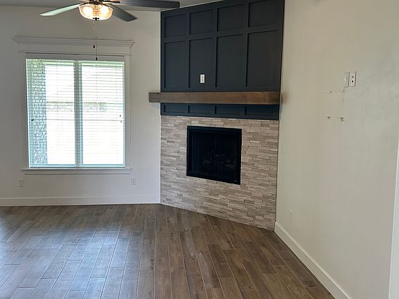 Living Room with Gas Fireplace
