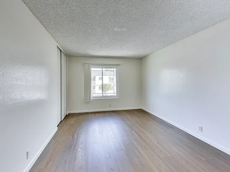 310 Castle St — Photo 14