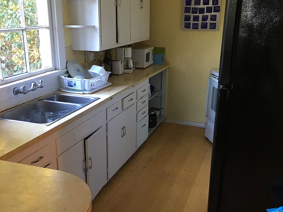 2nd image of 725 Sherman Ave #2