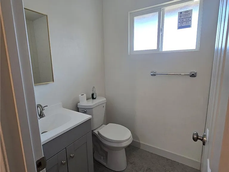 422 Devener St #C — Photo 6