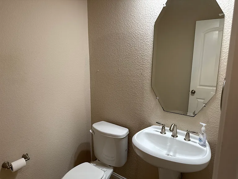 2610 Jackson Dr — Photo 10