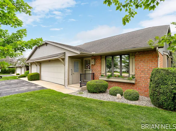 205 Parkside Dr, Zeeland, MI 49464