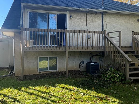 4th image of 4744 Moreland Dr W