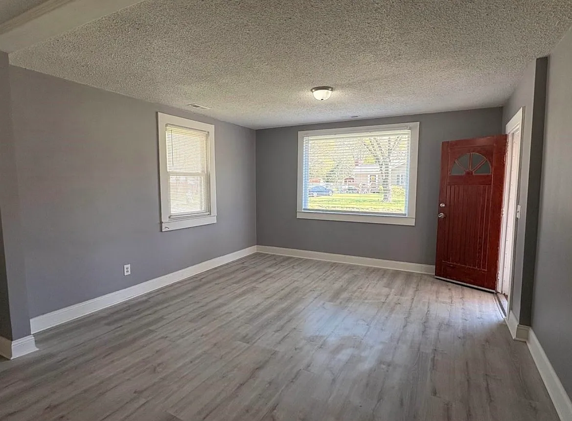2 bed, 1000 sqft, $1,299 — Photo 4