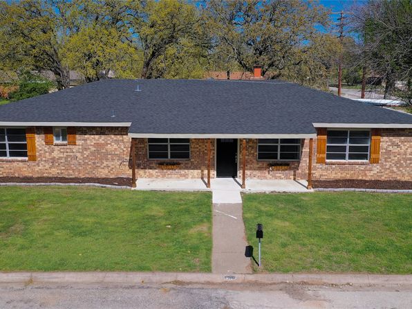 1210 Miller St, Bowie, TX 76230