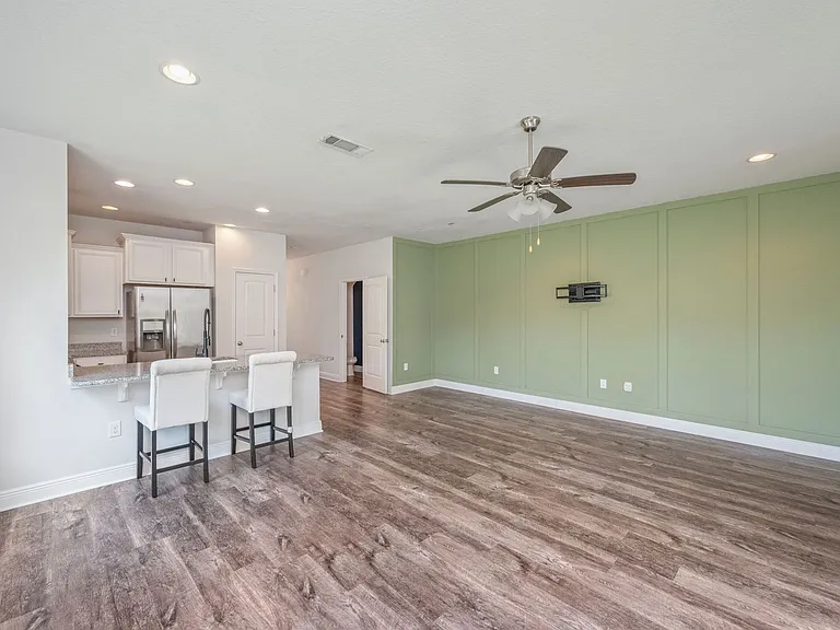 146 Crossing Lane F Santa — Photo 14