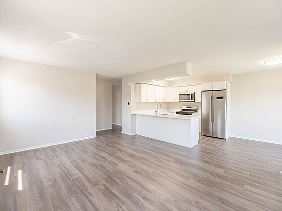 3rd image of 716 Inverrary Ln #D