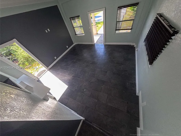2218 N Harding St — Photo 105