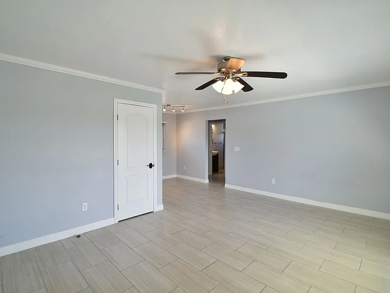 1003 E Clark Ave — Photo 7