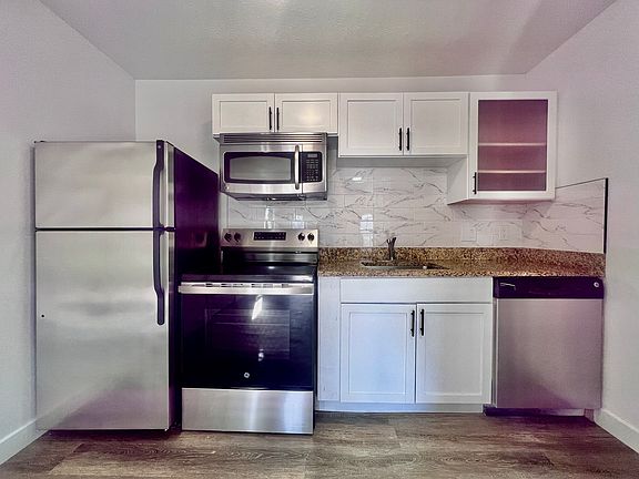 2nd image of 716 N Niles Ave #2B-2Ba-942Sqft