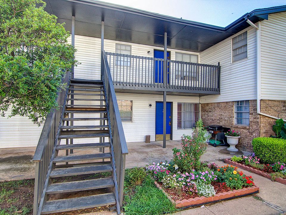 2nd image of 523 N Council Rd APT A