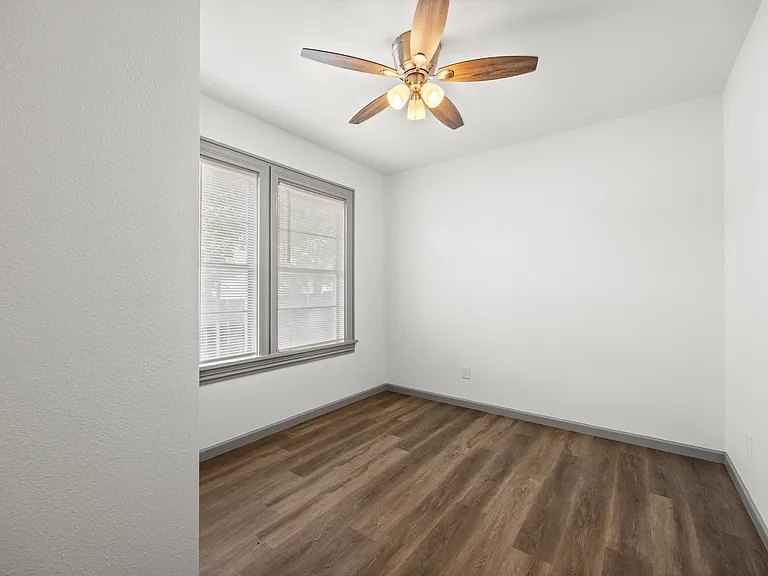 1850 Highland Ave — Photo 8