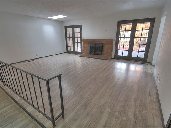 4th image of 2916 Candelita Ct NE