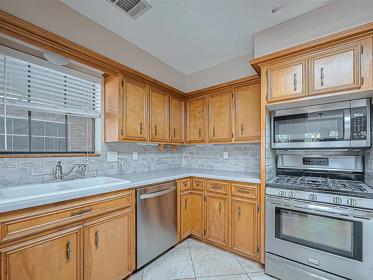 18307 Champion Forest Dr — Photo 10