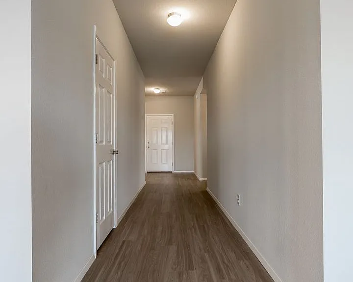 1721 Forest Dr — Photo 4