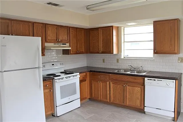 3709 Bunkerhill Dr — Photo 6