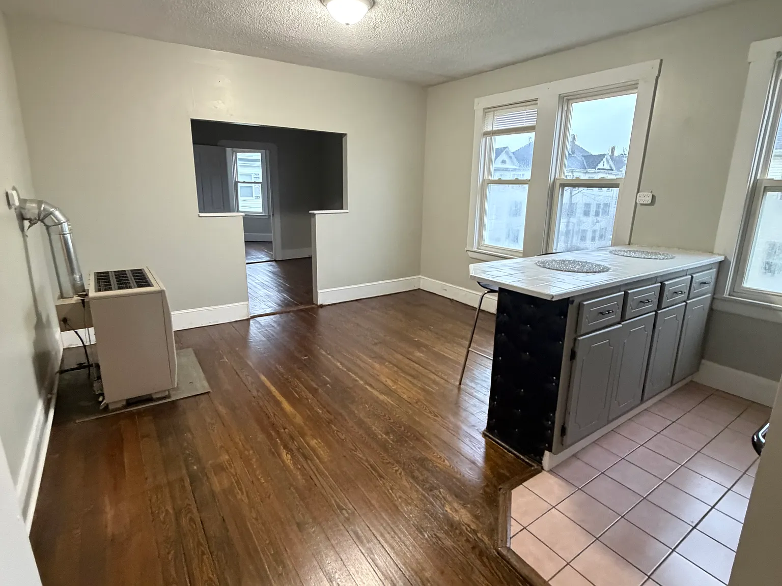 2 bed, 800 sqft, $1,300 — Photo 2