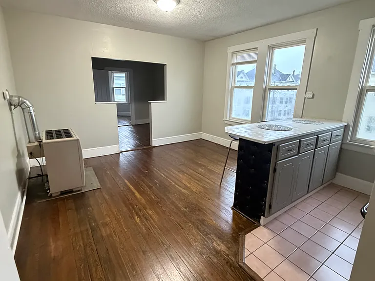 25 Ashley St #3S — Photo 2