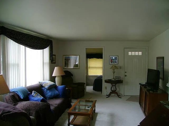 69 Nelson Ave — Photo 2
